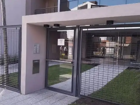 Departamento monoambiente al contrafrente con cochera.