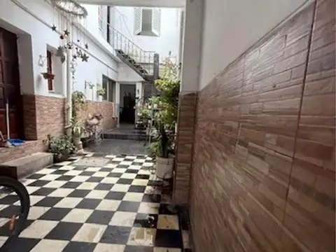 Linda Casa 5 dor vta gge local s/calle Adolfo Guemes al 900