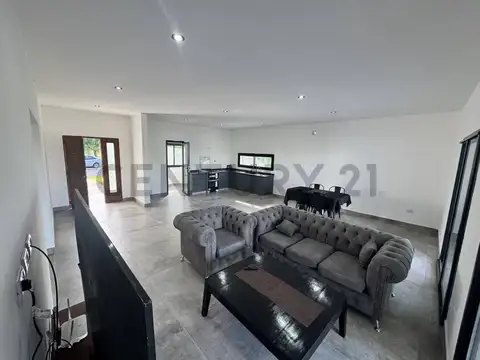 Casa 4 ambientes con 2 baños