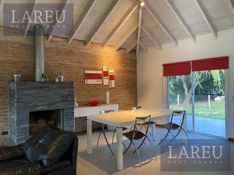 Casa 5 ambientes con 2 baños