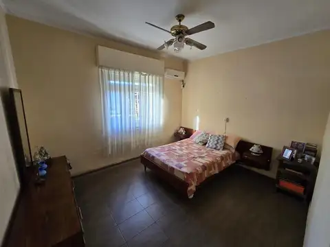 Casa en Venta con 4 cocheras