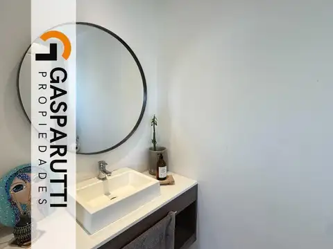 Casa en Venta con 4 cocheras