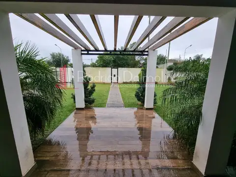 Casa en Venta con 4 cocheras