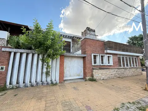 Almirante Brown 3802 - Villa Ballester