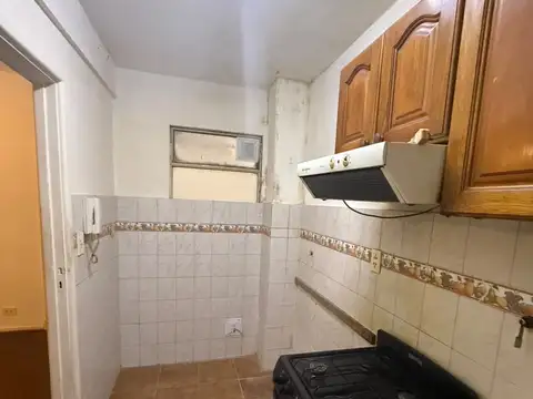 2 AMB, 30 MTS TOT, INTERNO, COCINA INDPTE., BAÑO COMPLETO, EXCELENTE UBICACIÓN, A MTS DE AV. CÓRDOBA Y SANTA FE