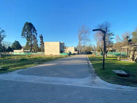TERRENO A LA VENTA EN  BARRIO CERRADO LOS PINOS II