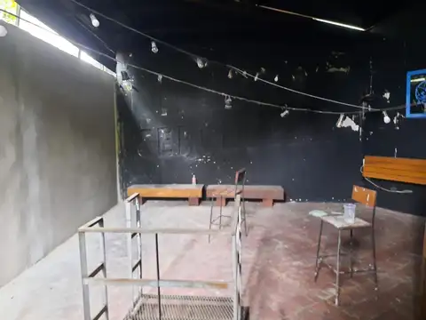 LOCAL C/Patio y Jardin