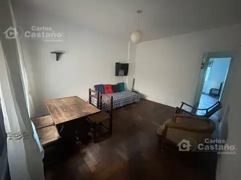 Excelente Depto 2 ambientes con patio sobre av. Maipú muy amplio y luminoso.