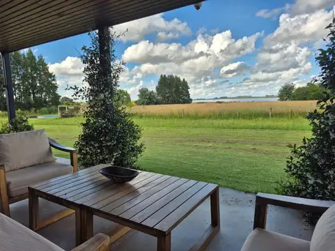 Casa en Alquiler con 1 cochera