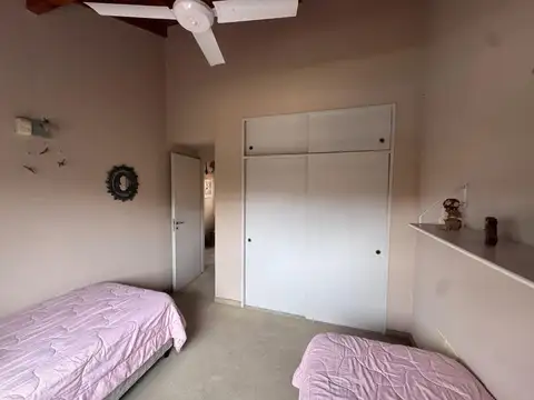 VENTA CASA 4 AMB  DEPEND. BARRIO ACACIAS BLANCAS ESCOBAR