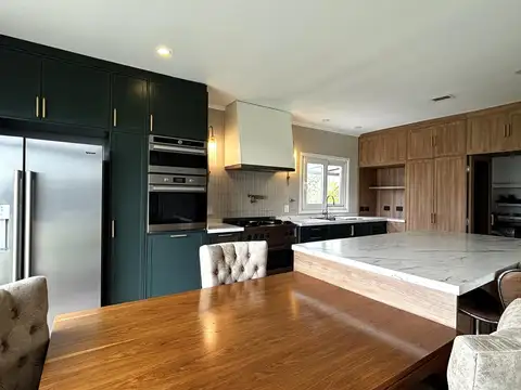 Casa en Alquiler con 1 cochera
