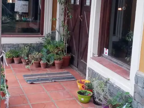 Casa 5 ambientes con 2 baños