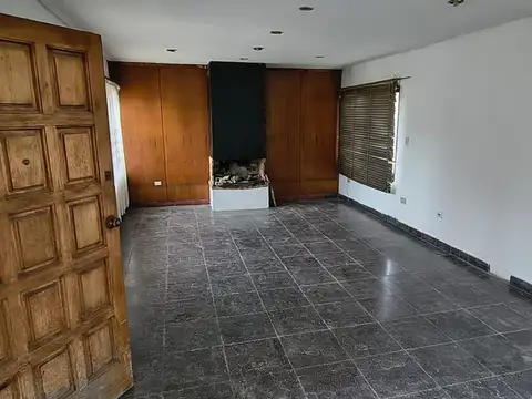Casa 8 ambientes con 3 baños