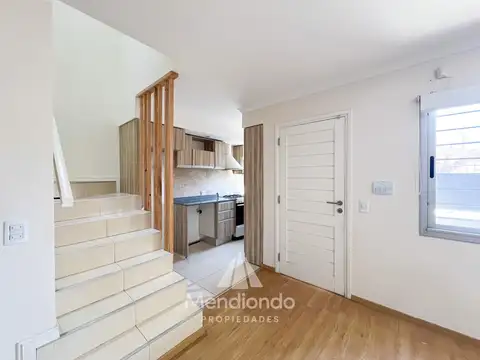 Depto Tipo Casa en Alquiler con 1 cocheras