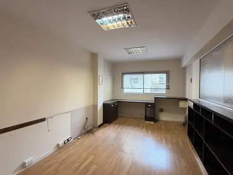 Oficina 5 ambientes con 2 baños