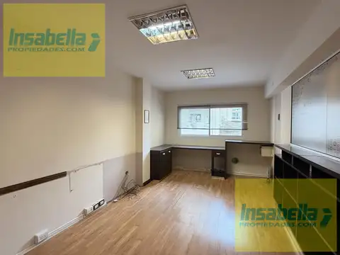 Oficina 5 ambientes con 2 baños