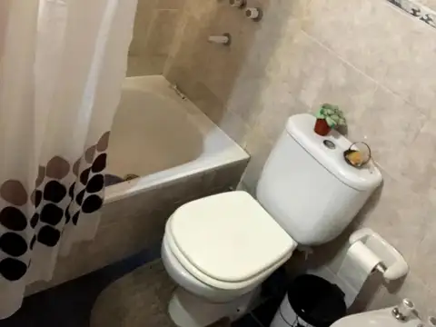 CASA DE DOS PLANTAS EN BARRIO "DON FRANCISCO"