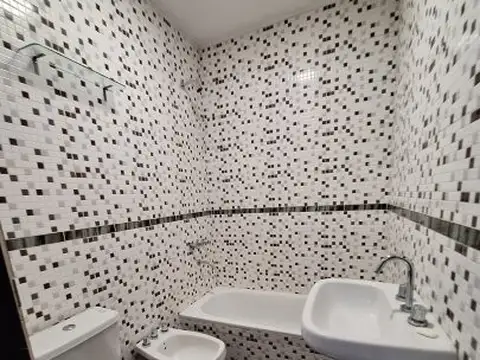 Depto Tipo Casa en Alquiler en Ramos Mejia, $ 450.000