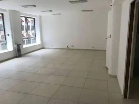 Oficina en Alquiler al Norte