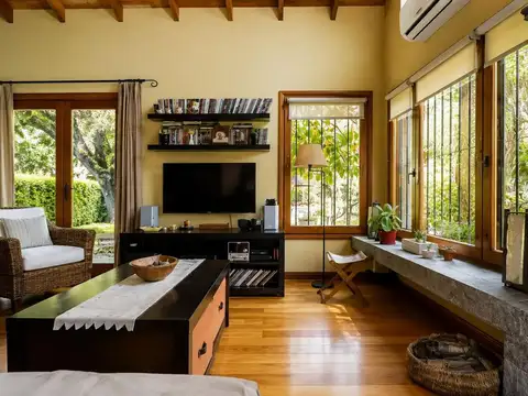 VENTA CASA 6 AMBIENTES FCIO. VARELA