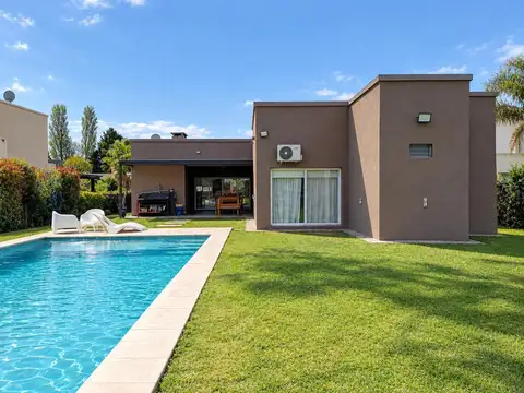Casa en venta 4 ambientes Barrio el Atardecer Haras Santa Maria Loma Verde