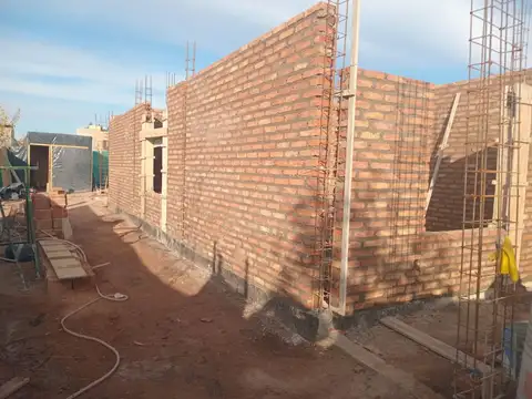 Casa 8 ambientes con 1 baño