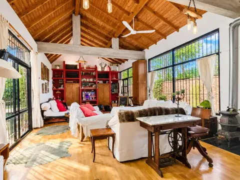 Casa en Venta con 3 cocheras