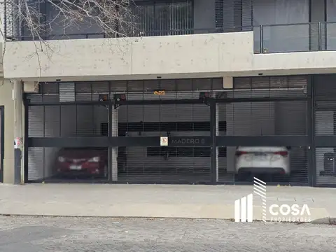 Alquiler Cochera con portón exclusivo directo a la calle Echesortu Rosario