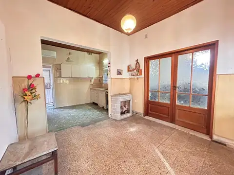 Casa 6 ambientes con 2 baños