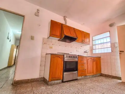Casa 8 ambientes con 3 baños