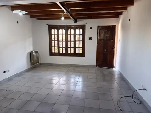 Depto Tipo Casa en Alquiler de 3 ambientes
