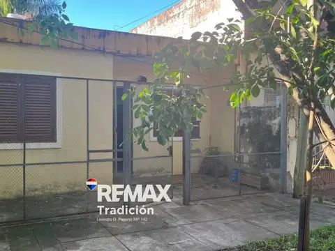 CASA EN VENTA  MACROCENTRO CON GARAGE Y PATIO