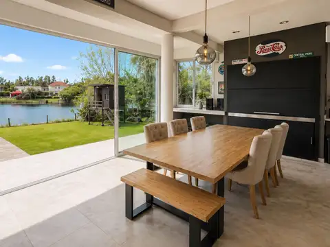 Casa 4 ambientes con 4 baños