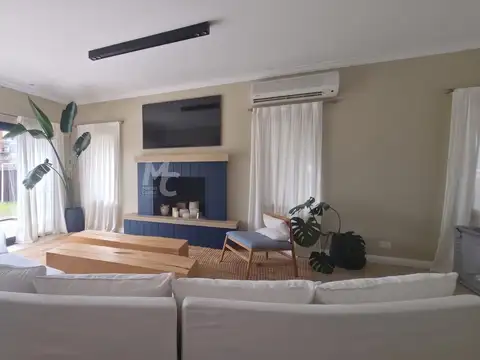 Casa 6 ambientes con 2 baños