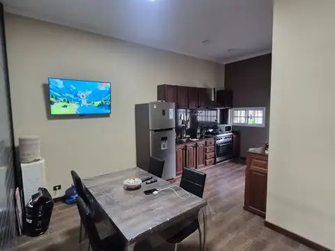 Casa 5 ambientes con 2 baños