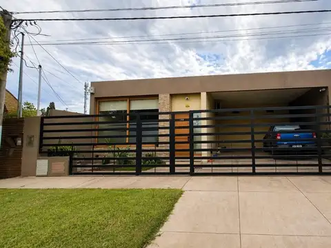 CASA 3 DORMITORIOS - ALVAREZ - SANTA FE
