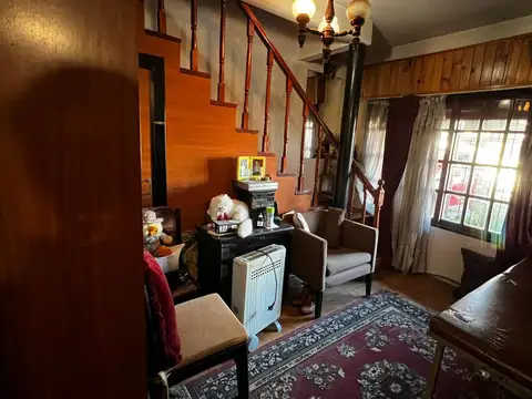 Casa 4 ambientes con 2 baños
