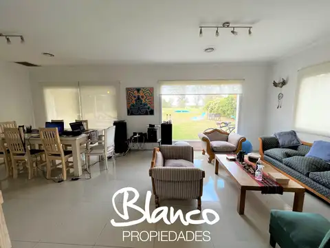 Casa en Alquiler con 2 cocheras