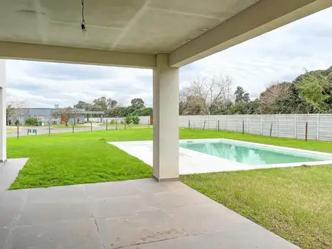 Casa 5 ambientes con 4 baños