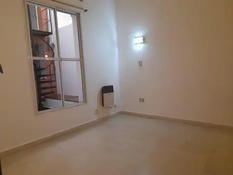 Depto Tipo Casa en Alquiler de 3 dormitorios