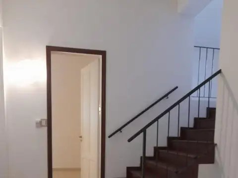 Depto Tipo Casa en Alquiler de 4 ambientes