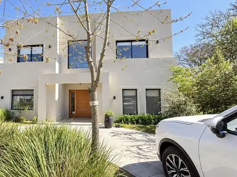CASA EN VENTA EN SANTA ELENA - PILAR DEL ESTE