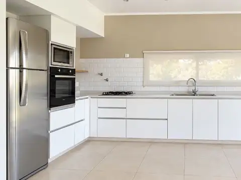 CASA EN VENTA EN SANTA ELENA - PILAR DEL ESTE