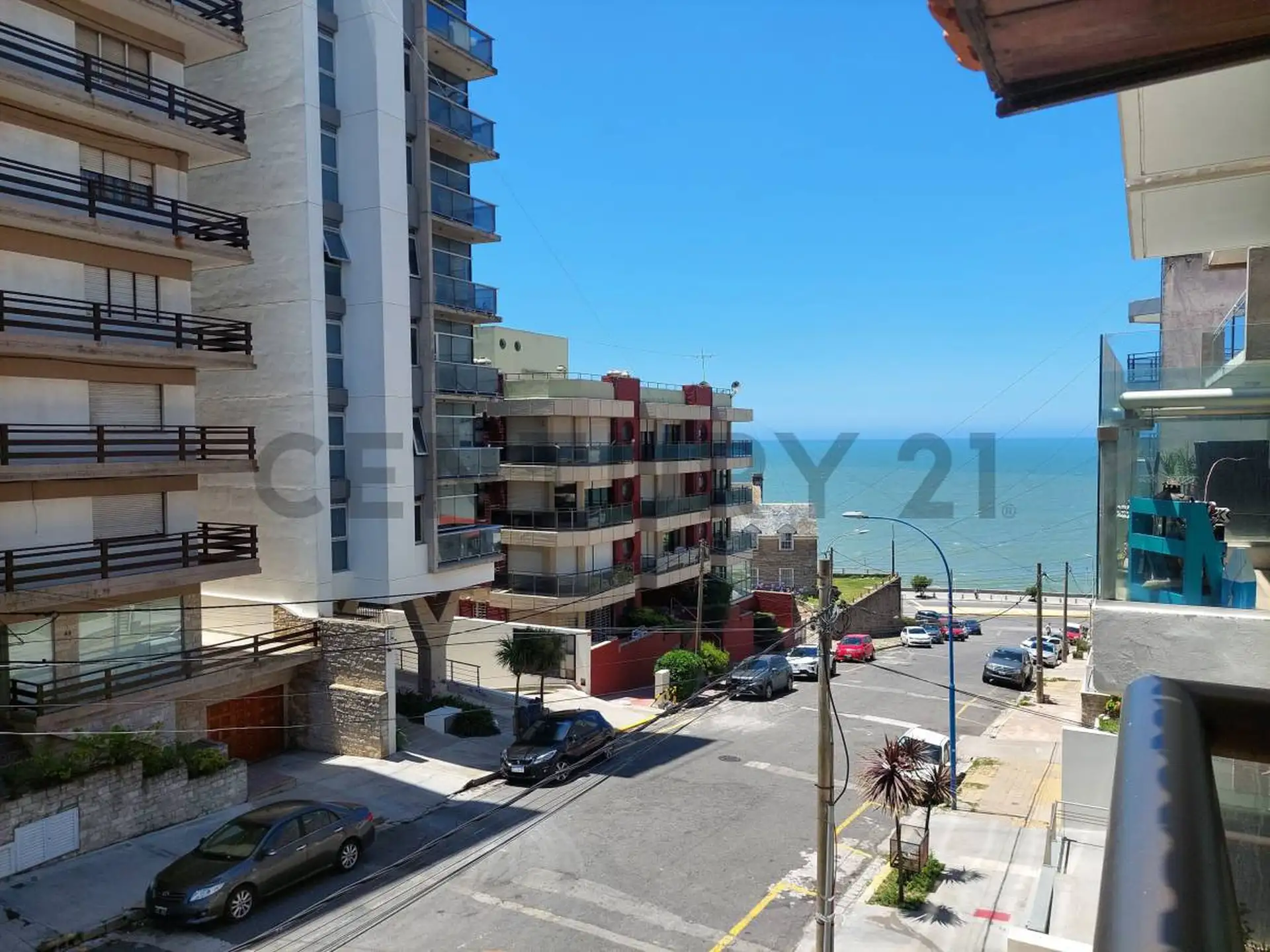Venta departamento 3 ambientes c/balcón y espacio de cochera. Playa Varese