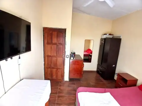 Casa 6 ambientes con 2 baños