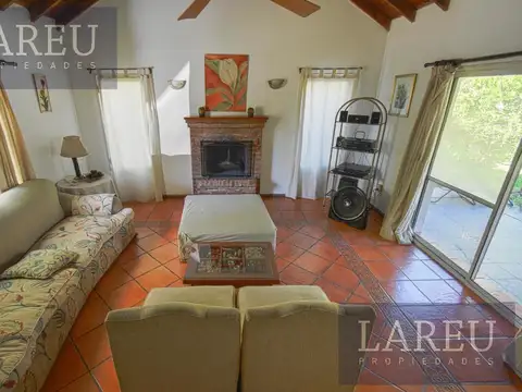 Casa 6 ambientes con 3 baños