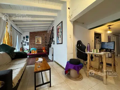 Casa en Lote Propio, 3 Amb. con Fondo y Terraza, a 1/c de Av. Mitre