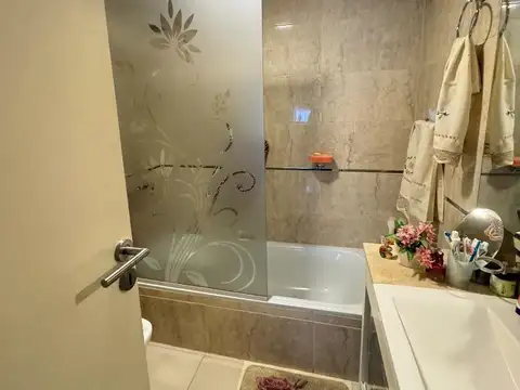 Depto 3 amb. moderno a la calle con balcón