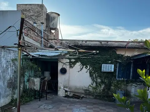 Casa CON GRAN FONDO Y Ph de dos ambientes