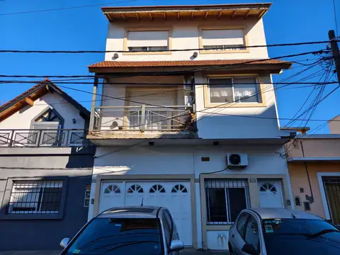 Venta de PH, 2 dormitorios , cochera  cubierta en Munro.